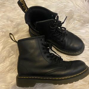 Dr Martens Black boots US SZ 2 Kids